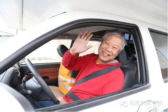 68歲老人張志武再駕覽眾C4房車環歐洲 68歲老人張志武再駕覽眾C4房車環歐洲