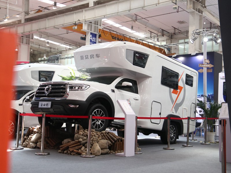 年度新車、自動(dòng)檔、四驅(qū),能選的房車 年度新車、自動(dòng)檔、四驅(qū),能選的房車