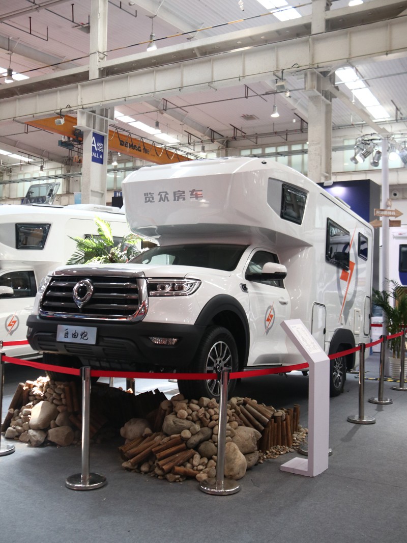 年度新車、自動(dòng)檔、四驅(qū),能選的房車 年度新車、自動(dòng)檔、四驅(qū),能選的房車